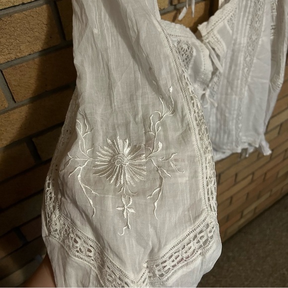 NWT Tularosa Revolve Mackay Blouse in White Front Tie Embroidered Eyelet Size XL - Picture 3 of 8